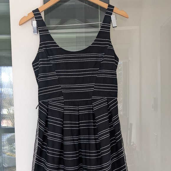 BCBG Generation Dress Size 4 - Picture 1 of 4